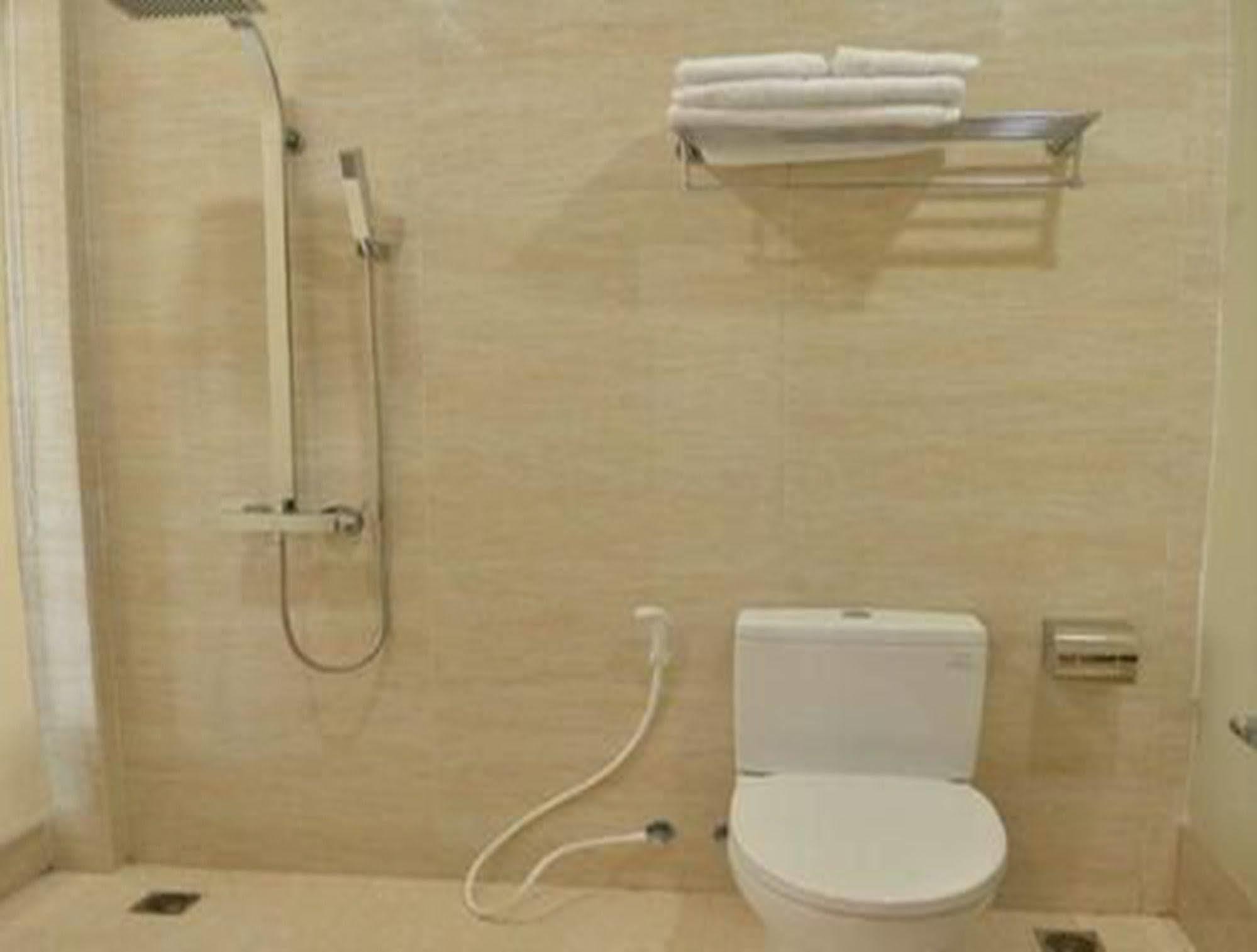 Hotel Myitkyina Bagian luar foto