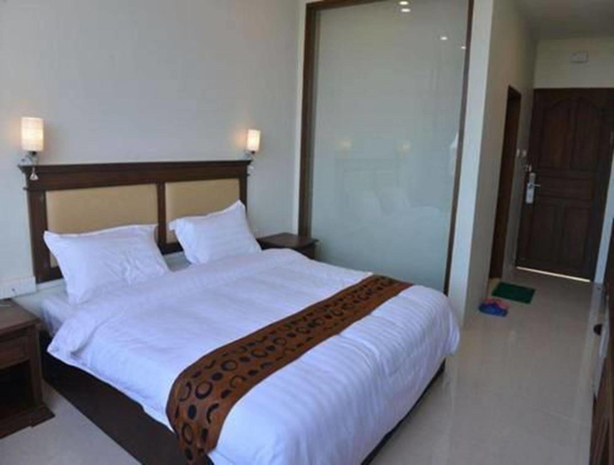 Hotel Myitkyina Bagian luar foto
