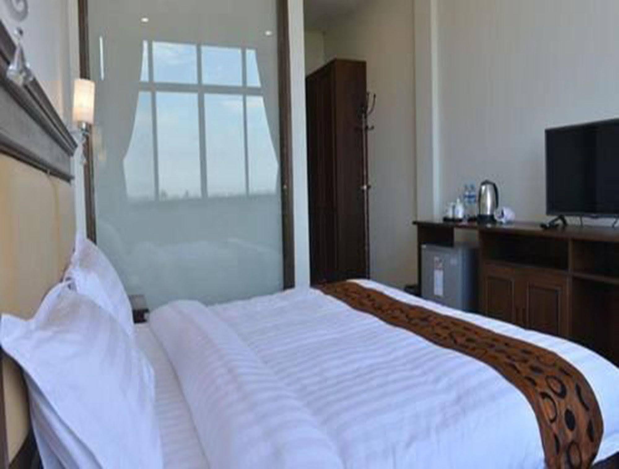 Hotel Myitkyina Bagian luar foto