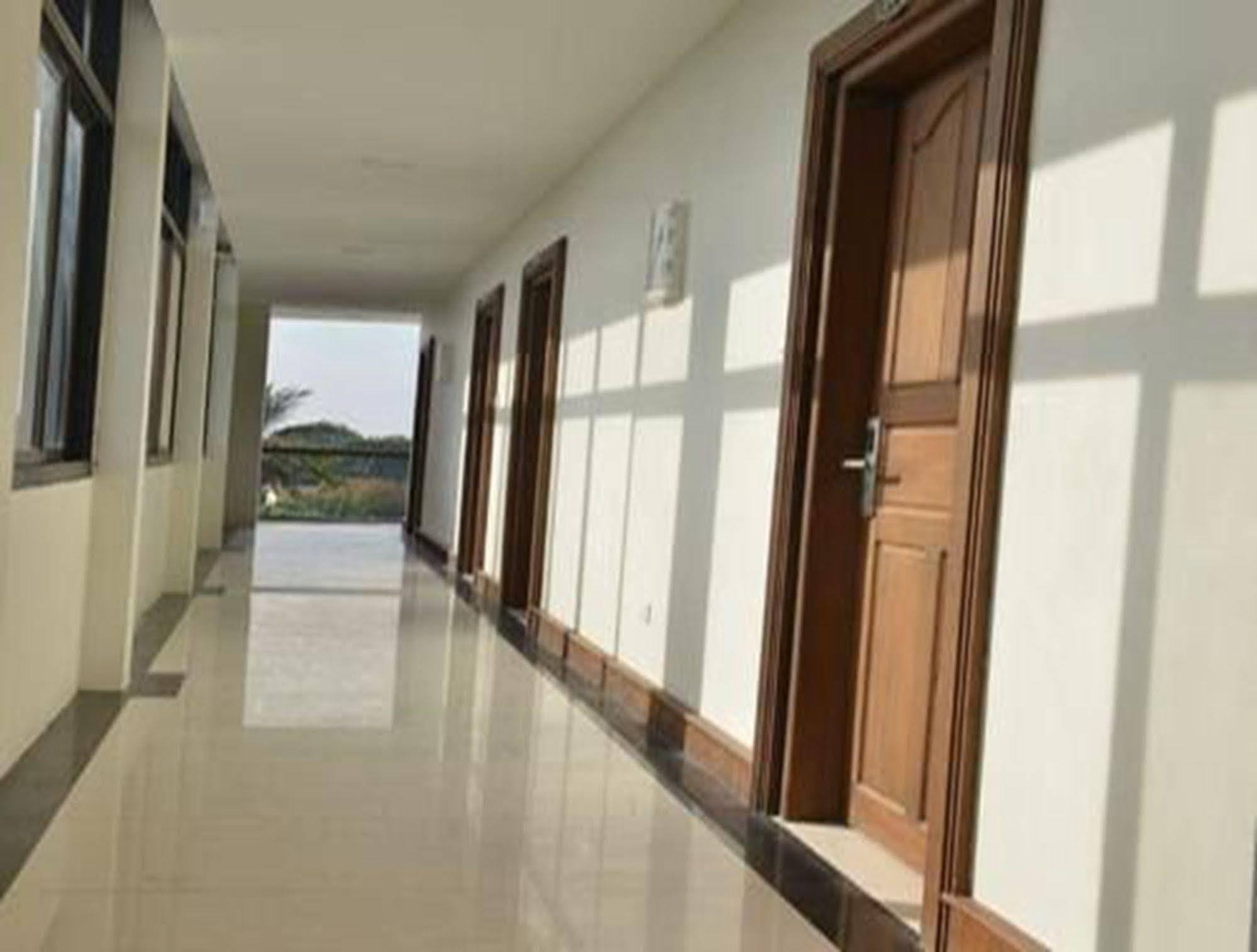 Hotel Myitkyina Bagian luar foto